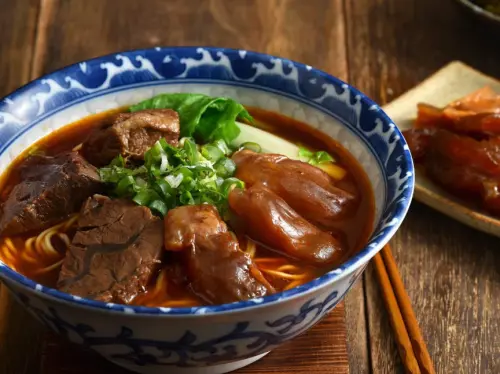 「凌晨牛肉麵」哪裡吃？國際名廚認證台灣最讚是這家