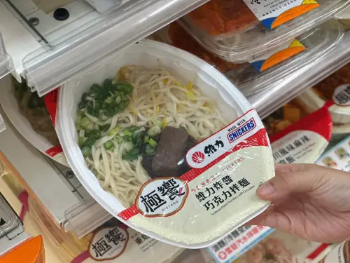 7-11「維力炸醬麵+士力架」明開賣！泡麵神吃法變新品　作家也愛