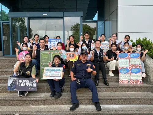 中警前進工業區　5國語言對移工進行交通、詐騙宣導
