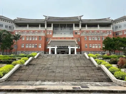 ▲今年招生缺額僅剩下603名，降到6年新低，不過國立仍然有4所大學難逃缺額狀況，其中離島的國立金門大學缺額達76人，是缺額學校中僅次文大的學校。（圖/Google評論）