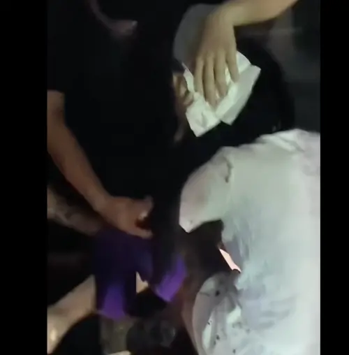 ▲粉絲遭人持利器砍傷，見血畫面曝光。（圖／翻攝自Threads）