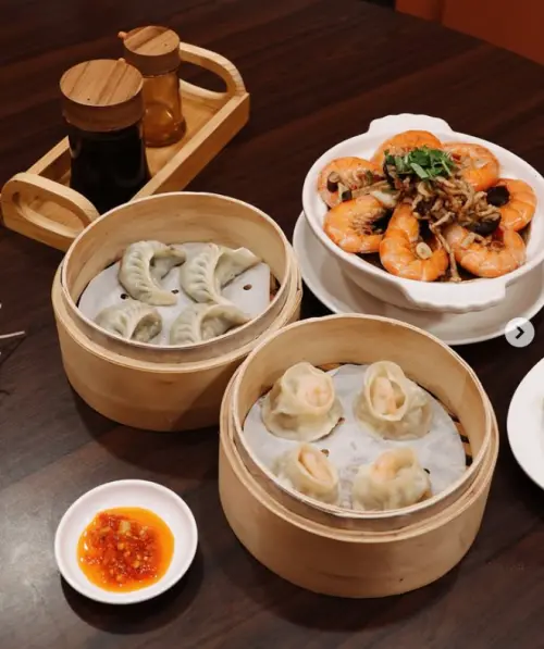▲合府主打菜色是小籠湯包，結果始源最愛的是空心菜與酸辣湯。（圖／翻攝自IG@hofuxiaolongbao）