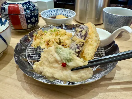 ▲「紫蘇雞肉＋日本梅醬」推薦吃法。（圖／記者蕭涵云攝）