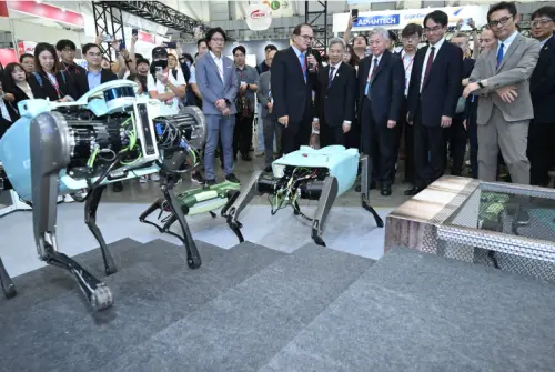▲而在四足機器人方面，工研院建構「四足機器人研發平台」建立從動力與感測模組、本體節能機構、自主平衡運動控制、自主導航智慧決策等軟硬體之自主技術。（圖／工研院提供）