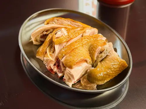 ▲甘蔗雞皮Q肉嫩，同樣每天限量。（圖／記者葉盛耀攝）