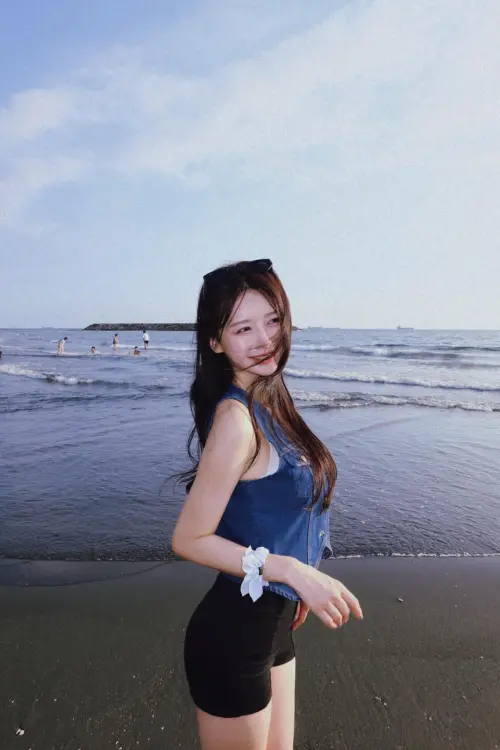 ▲李雅英（如圖）不僅升格Fubon Angels「國際組組長」，更跨足台灣演藝圈發行單曲、接下《綜藝新時代》節目主持棒。（圖／李雅英臉書）