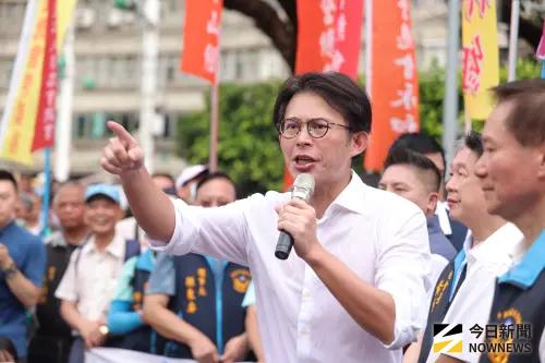 轟賴政府霸凌警消！黃國昌怒嗆卓榮泰：把欠的錢還回來