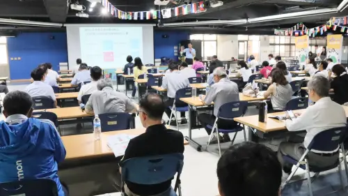 ▲高雄市政府今（20）日邀集全市51所公私立高中職校長齊聚三民高中，舉行「交通安全座談會」。（圖／高市府教育局提供）