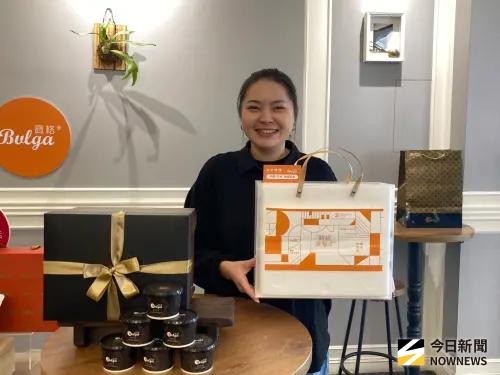 ▲平台主打的「Bulga寶格深層淬咖啡禮盒」，中秋檔期與冰淇淋搭配推出「月華‧花神典藏禮盒」，鎖定喜歡咖啡與甜點的消費族群。（圖／記者金武鳳攝，2026.8.20)