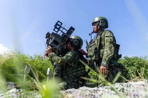 A ROC Army unit conducts training with shoulder-fired anti-air missiles. (MNA)