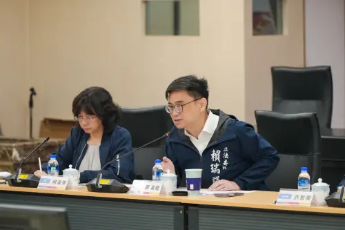 蔣萬安被問吸煙區扯高雄　賴瑞隆轟：前鎮漁港不是你避風港