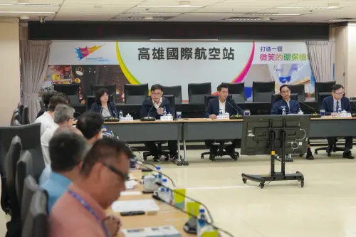 爭取建設不停歇！立委赴高雄機場提三訴求　護計程車運將