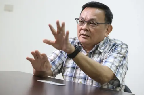 Hsin Ping-lung discusses labor policy and economic development. (TCN)