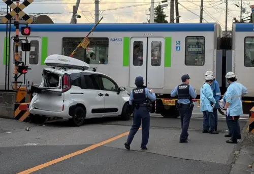 不滿逼太近！平交道煞停讓後車困鐵軌遭撞　日本男涉殺人未遂被捕