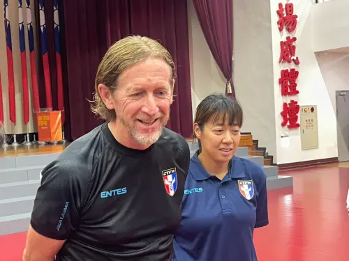 ▲中華女足總教練Patrick De Wilde，來台執教至今也是第一次遇到因雨停練的狀況。（圖／記者林子翔攝）