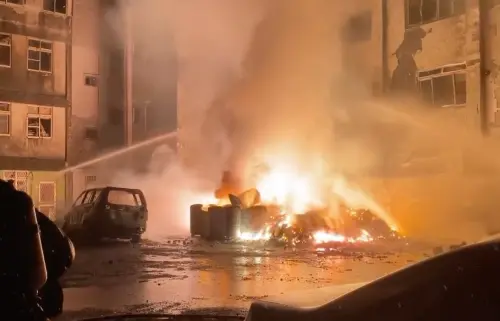 台南安南區深夜大火！連續爆炸居民嚇醒　14人送醫、消防車都被炸