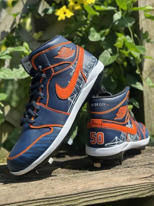 ▲底特律老虎今日分享李灝宇的特製釘鞋款式。（圖／翻攝自@tigers X）
