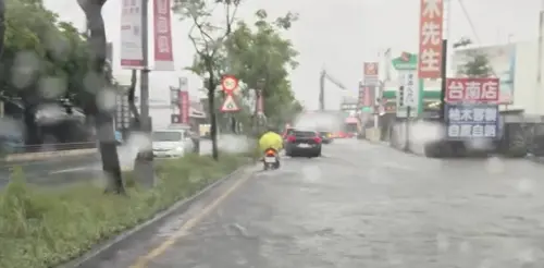台南一級淹水警戒擴大！仁德永康11區全淪陷　在地：水上樂園開張