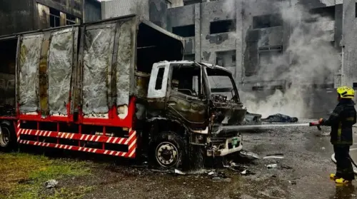 台南大火爆炸瞬間太恐怖！最新早上畫面曝光　英勇小隊長救指揮官