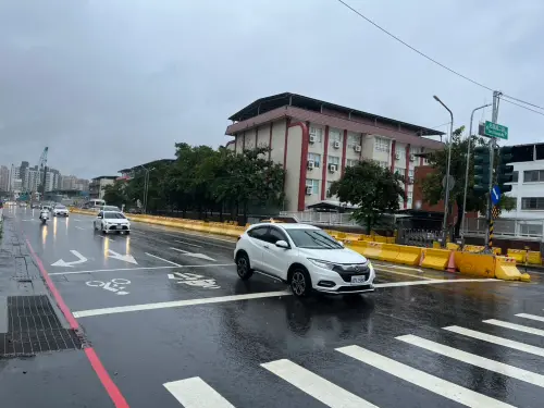 ▲鳳山澄清路積水已消退。（圖／高市府捷運局提供）