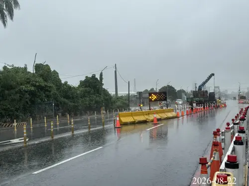 高雄神農路與澄清路積水已退　捷運工區落實行車安全
