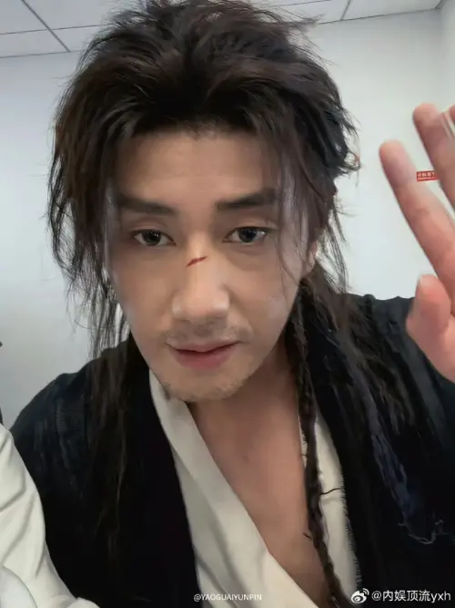 ▲趙露思首任監製新劇開機！親爸居然親自上場演　扮將軍撞臉黃曉明（圖／微博＠內娛頂流yxh）