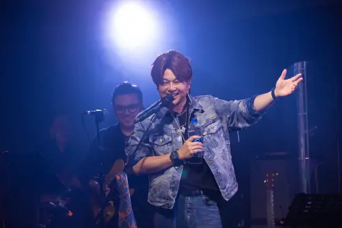 蘇震洋老婆超正！音樂會甜告白　全場歌迷嗨喊「親下去」兒子見證