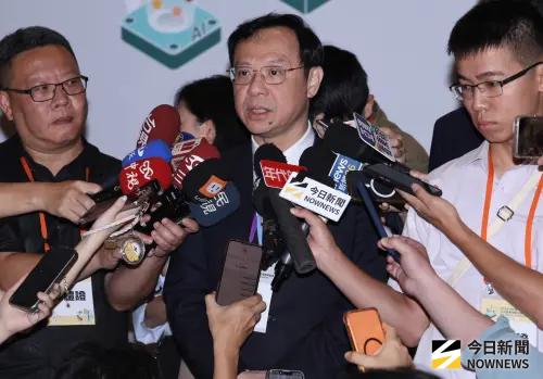 ▲石崇良表示，部分UCC就診量較大，以台南來說會再新設據點提供協助。（圖／記者朱永強攝）