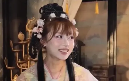 ▲外國遊客也瘋拍短劇！橫店「一日演員」體驗爆紅（圖／截自微博）
