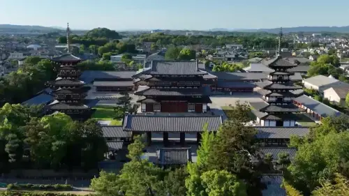 很奇怪！奈良藥師寺「佛足石」疑遭五熊潑油　旅行社：一般不太去