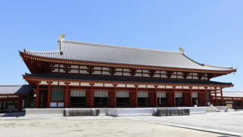 ▲藥師寺最大建築「大講堂」，保存眾多重要文化財產。（圖／翻攝自藥師寺官網yakushiji.or.jp）