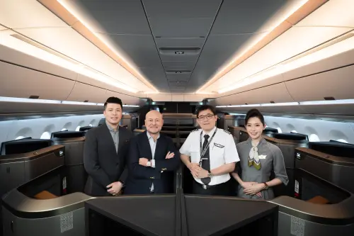 ▲聯名腕錶以「A Launch Above the Clouds」為主題於星宇航空JX802台北-東京的專屬航班中揭幕。（圖／星宇航空提供）