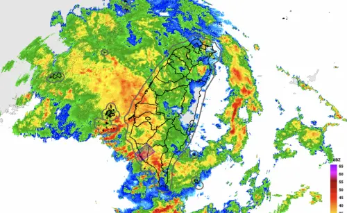 國家警報響！高雄、屏東小心雷擊強風　氣象署發布「大雷雨警戒」
