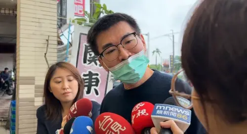 ▲趙建銘今（25）日上午受訪，覺得兒子跟阿嬤的對話是AI文，整個擺錯重點。（圖／翻攝畫面）