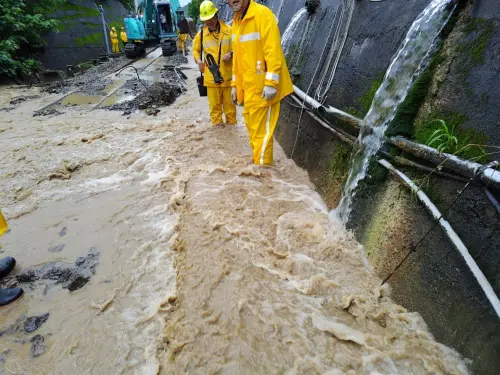台鐵地震、大雨影響一次看：南迴線停駛　公路局巡查花東省道