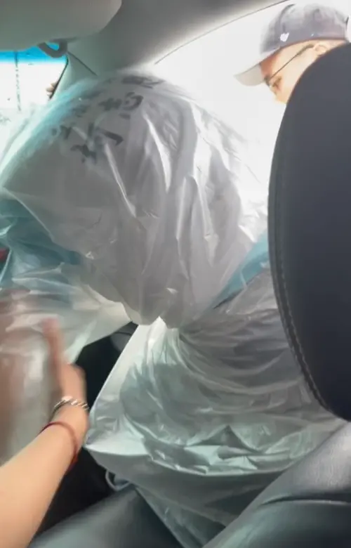 ▲受到水壓影響，車門甚至無法打開，柯志恩只好冒險從車窗逃脫。（圖／柯志恩辦公室提供）
