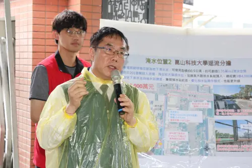 ▲ 台南市長黃偉哲針對崑大路、大灣路及大仁街一帶積淹水問題提出增設排水箱涵、強化抽排及利用崑山科技大學校地設置地下滯洪空間等方案。（圖／南市府提供）