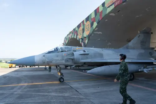 An ROC Air Force Mirage 2000 fighter practices an emergency takeoff during the Han Kuang Exercise. (MNA)