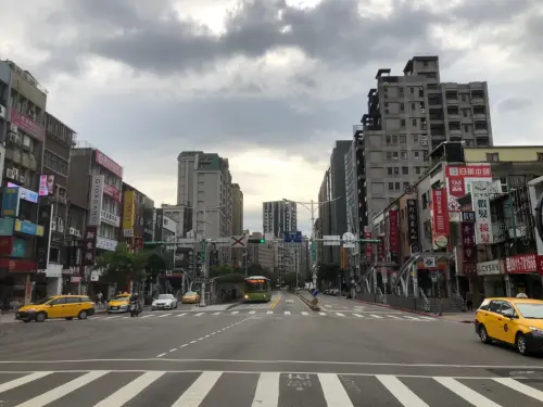 ▲台北市精美地段素地稀缺，專家分析「地段勝於一切」，憑藉絕佳機能與學區優勢，小套房每坪單價依然居高不下。（圖／台灣房屋提供）