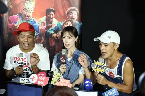 ▲小薰（中間）演中邪，導演蘇達（右）不讓她化特效妝容，純靠演技。（圖／記者嚴俊強攝）
