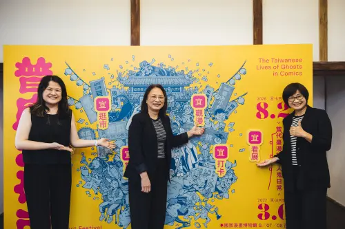 ▲《普度大夜市》特展啟動儀式，策展人陳怡靜、文化部人文及出版司長鄧美容、國家漫畫博物館籌備處主任陳靜寬(由左至右).聯合主持。（圖／國漫館提供） (4916.24 kb)