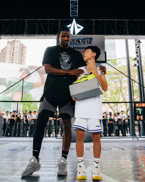 ▲在抵達台灣之前，巴特勒剛完成他連續第4年的李寧中國行。（圖／取自jimmybutle Threads）