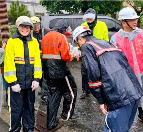 感謝風雨中的援手　陳其邁：高雄都會記在心裡