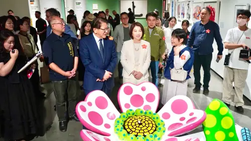 ▲日本當代藝術展「當繁花盛開」展期至8月30日止，把握最後機會欣賞草間彌生作品。（圖／翻攝自屏東縣府）