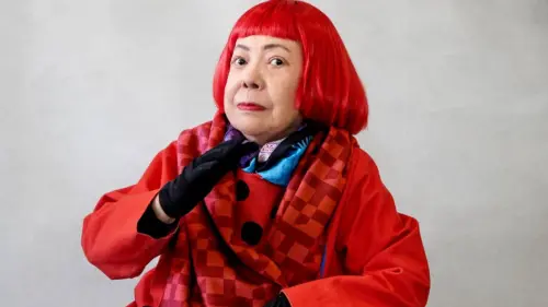 ▲草間彌生的藝術創作深受童年經歷及幻覺影響，但她卻曾表明不想治好心理疾病。（圖／翻攝自IG @yayoikusamamuseum）