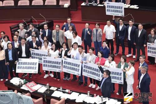 院版無人條例被擋　民進黨批藍白版：疊床架屋、架空國防專業