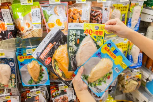 ▲7-11提供高達近500項兌換商品，像是輕食餐盒、沙拉、豆漿、鮮乳、無糖飲料、多元蛋品。（圖／7-11提供）
