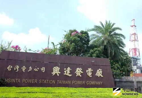 ▲台電公司興達發電廠舉辦公益捐血活動，以紓解血荒。(圖／記者黃守作攝)