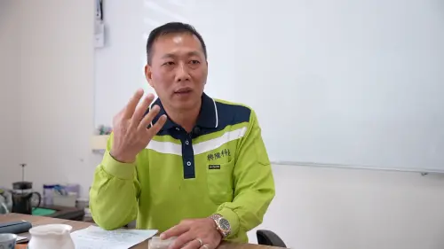 ▲興隴科技總經理梁耀升接受NOWNEWS專訪，談回收處理麥寮17風機的過程。（圖／記者王郁勳攝）