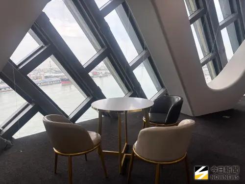 ▲港務公司旅運中心最高樓層擁有絕佳景觀，預計打造咖啡廳，讓遊客休息。（圖／記者李青縈攝）